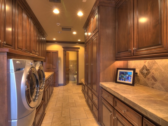 traditional-laundry-room-with-tile-flooring-i_g-ISt4rsprc14vr20000000000-fzXQO